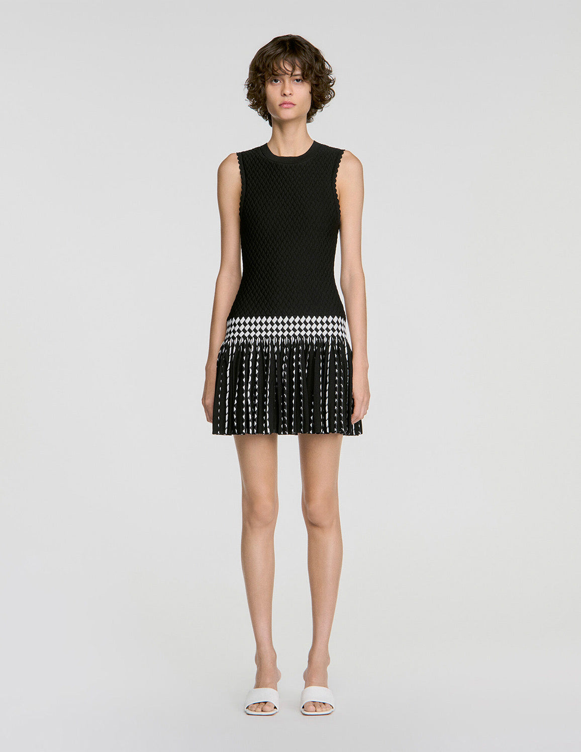 Black / Ecru