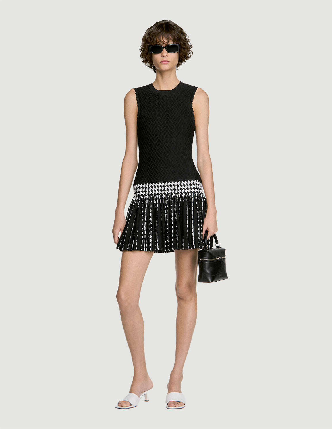 Black / Ecru