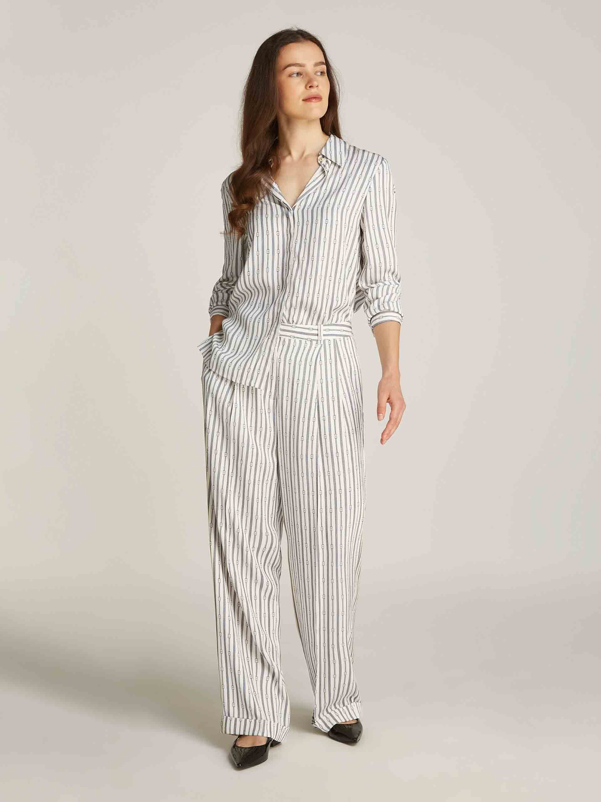 Ivory/navy